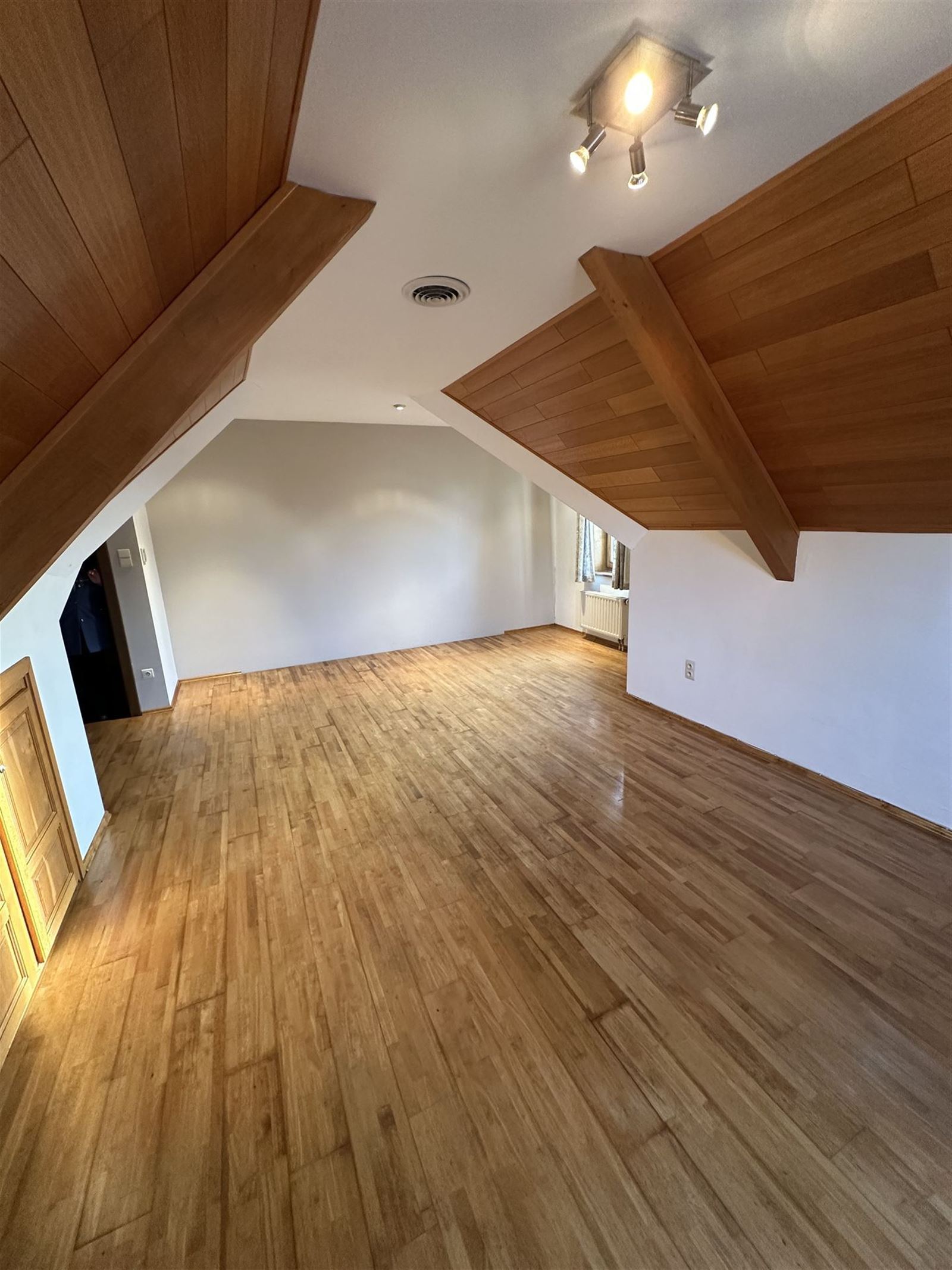 FOTO’S 21 : Villa te 1600 SINT-PIETERS-LEEUW (België) - Prijs € 1.550