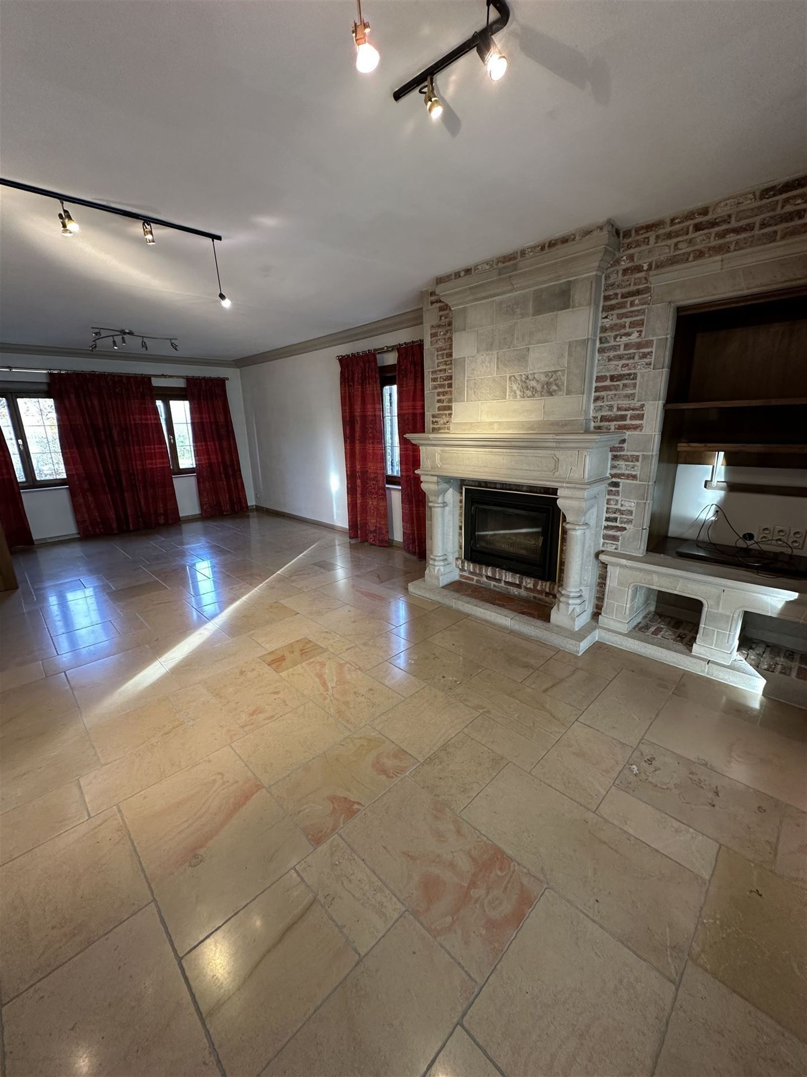 FOTO’S 8 : Villa te 1600 SINT-PIETERS-LEEUW (België) - Prijs € 1.550