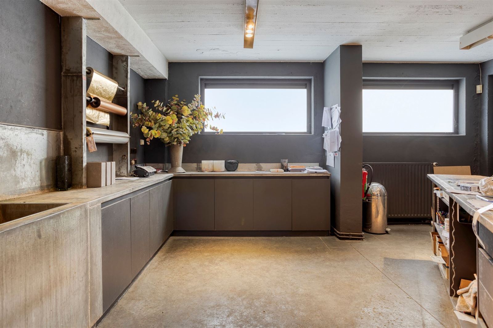 FOTO’S 8 : Grote winkel te 1600 SINT-PIETERS-LEEUW (België) - Prijs &euro;&nbsp;400.000