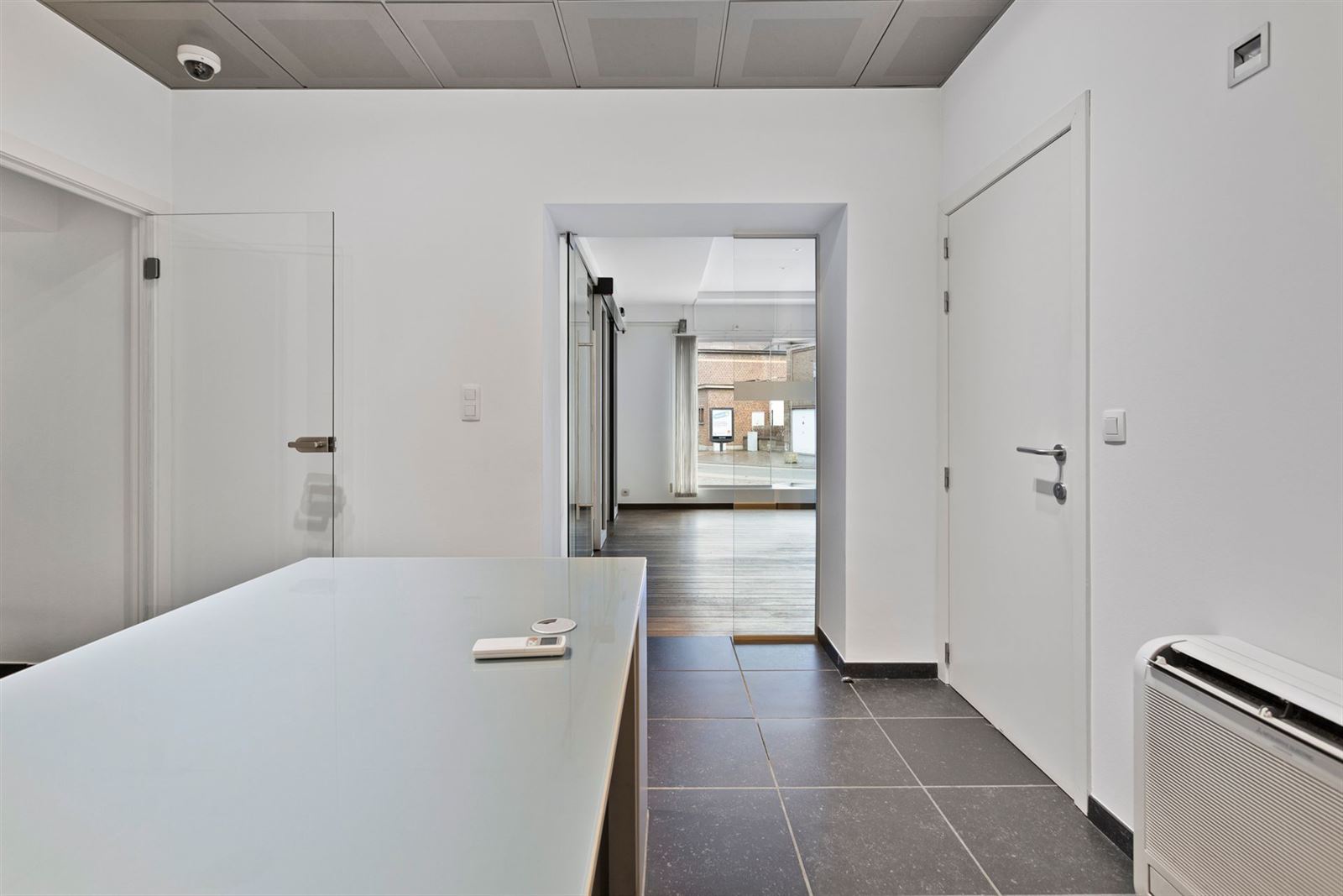 PHOTOS 16 : Bureaux à 1600 SINT-PIETERS-LEEUW (Belgique) - Prix 298.000 &euro;