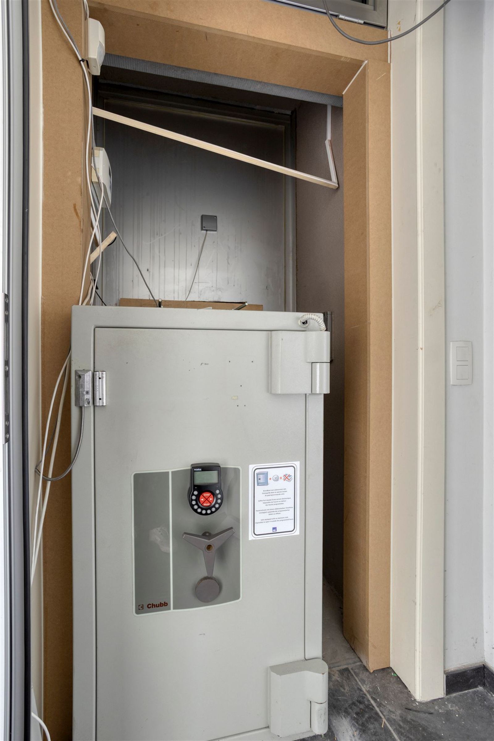 PHOTOS 24 : Bureaux à 1600 SINT-PIETERS-LEEUW (Belgique) - Prix 298.000 &euro;