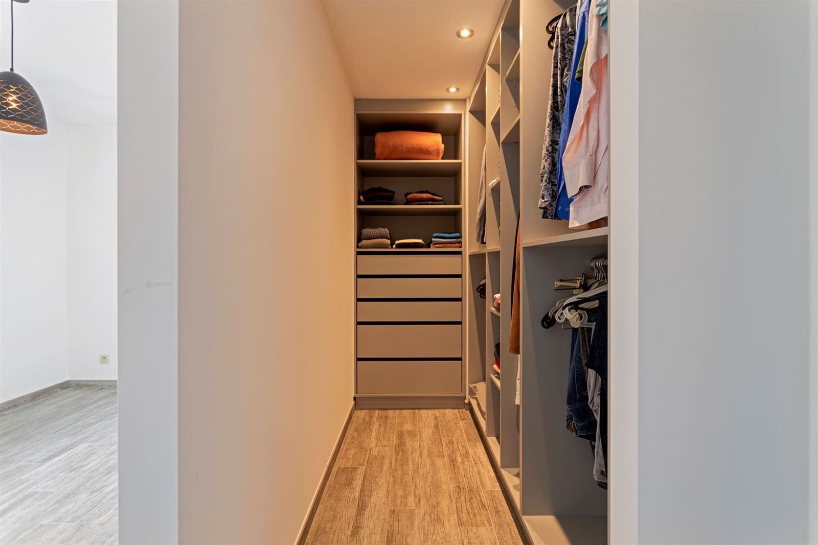 FOTO’S 14 : Woning te 1653 DWORP (België) - Prijs &euro;&nbsp;1.600