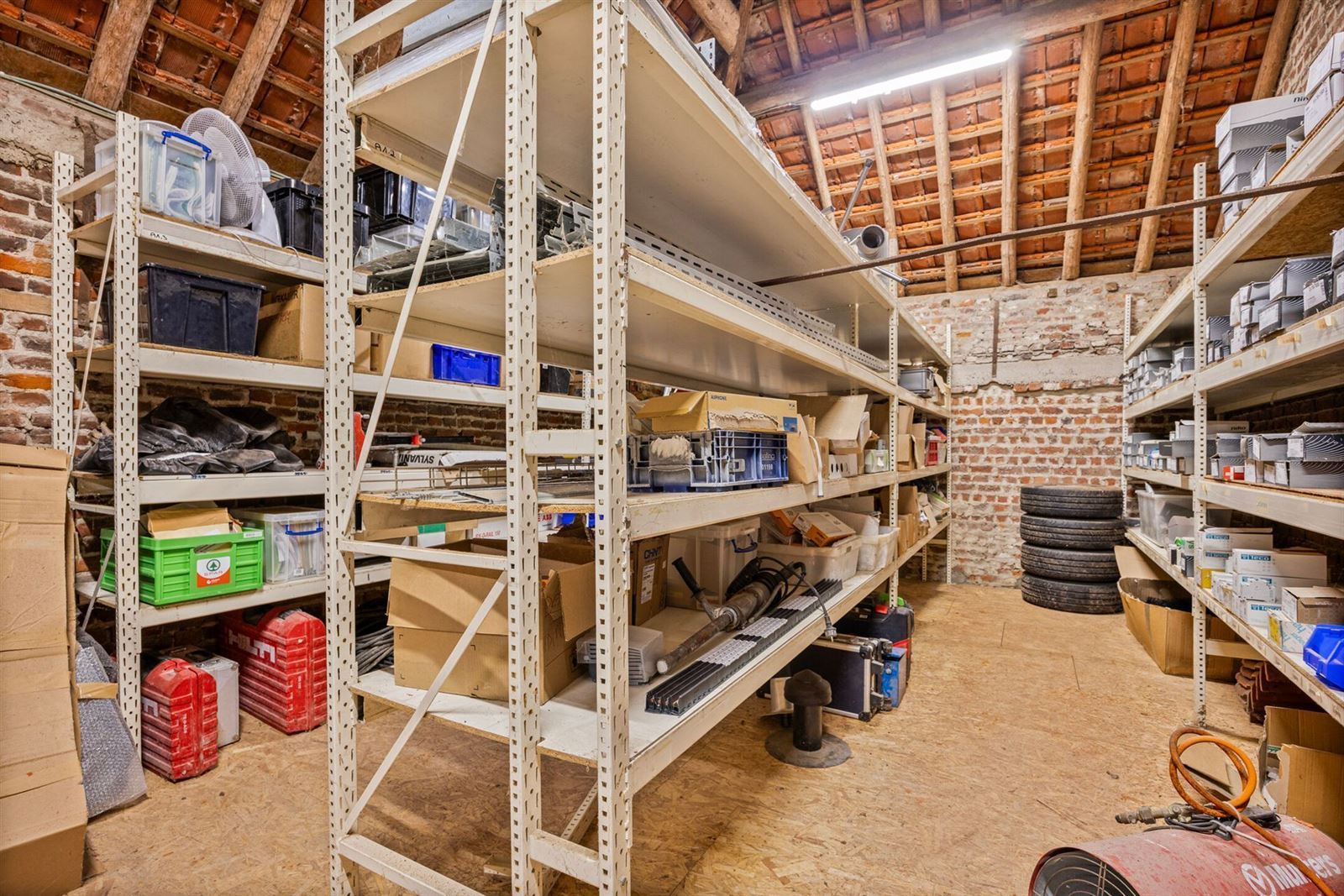 PHOTOS 18 : Entrepôt avec bureaux à 1674 BELLINGEN (Belgique) - Prix 299.000 &euro;