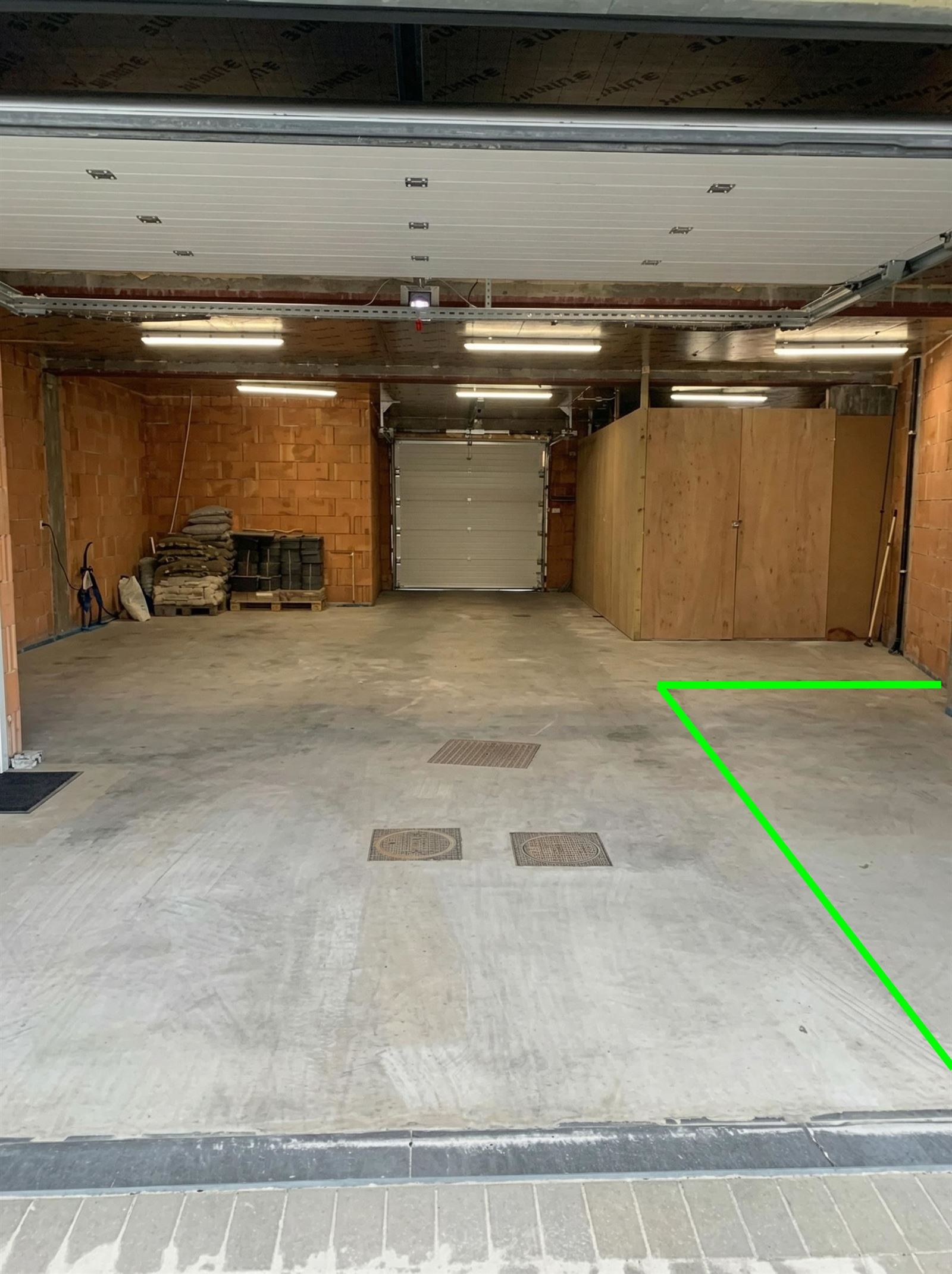 FOTO’S 2 : Garage te 1650 BEERSEL (België) - Prijs &euro;&nbsp;110