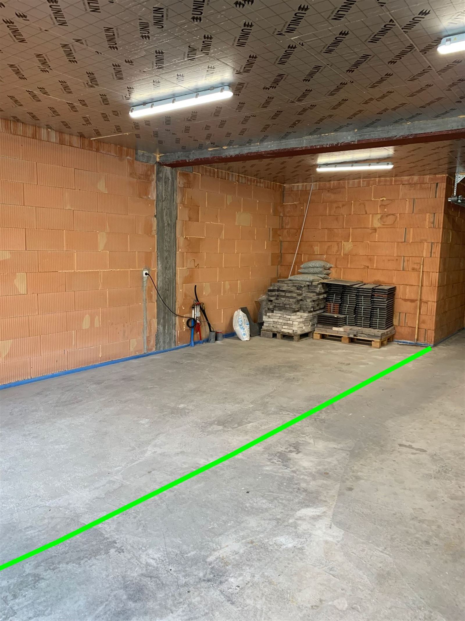 FOTO’S 2 : Garage te 1650 BEERSEL (België) - Prijs &euro;&nbsp;130