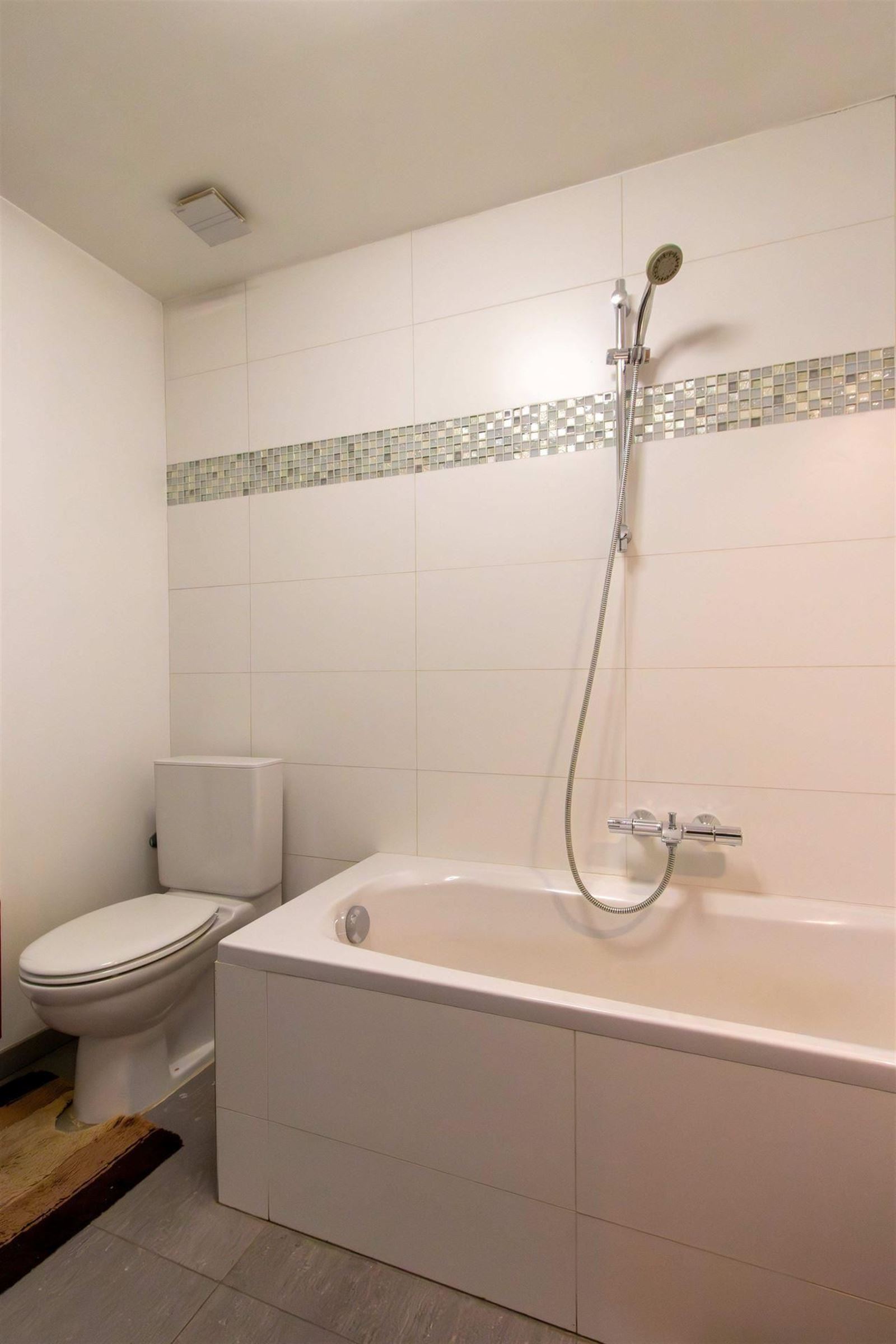 FOTO’S 19 : Duplex te 1500 HALLE (België) - Prijs &euro;&nbsp;1.025