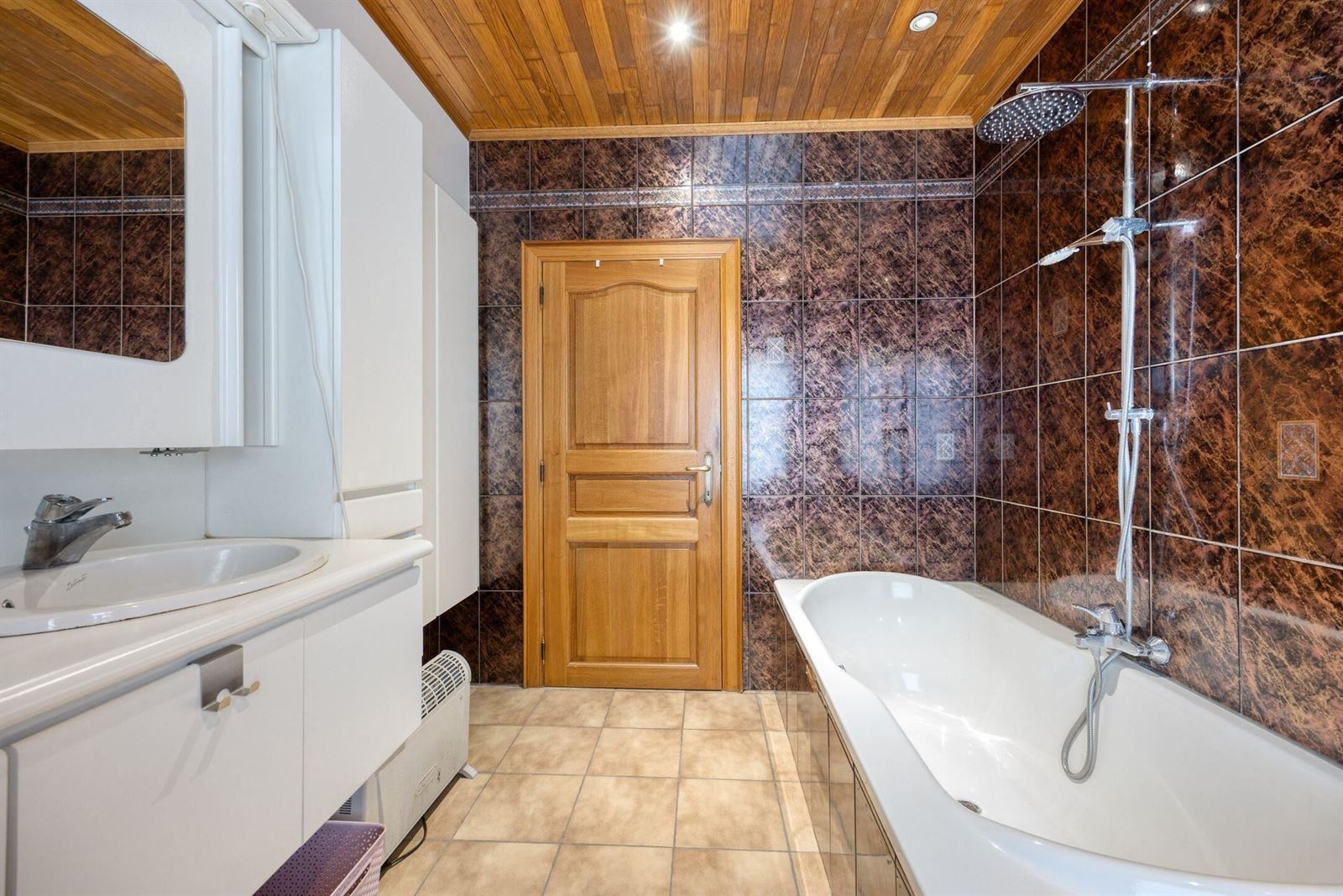 FOTO’S 25 : Bedrijfsgebouw te 1770 LIEDEKERKE (België) - Prijs &euro;&nbsp;795.000