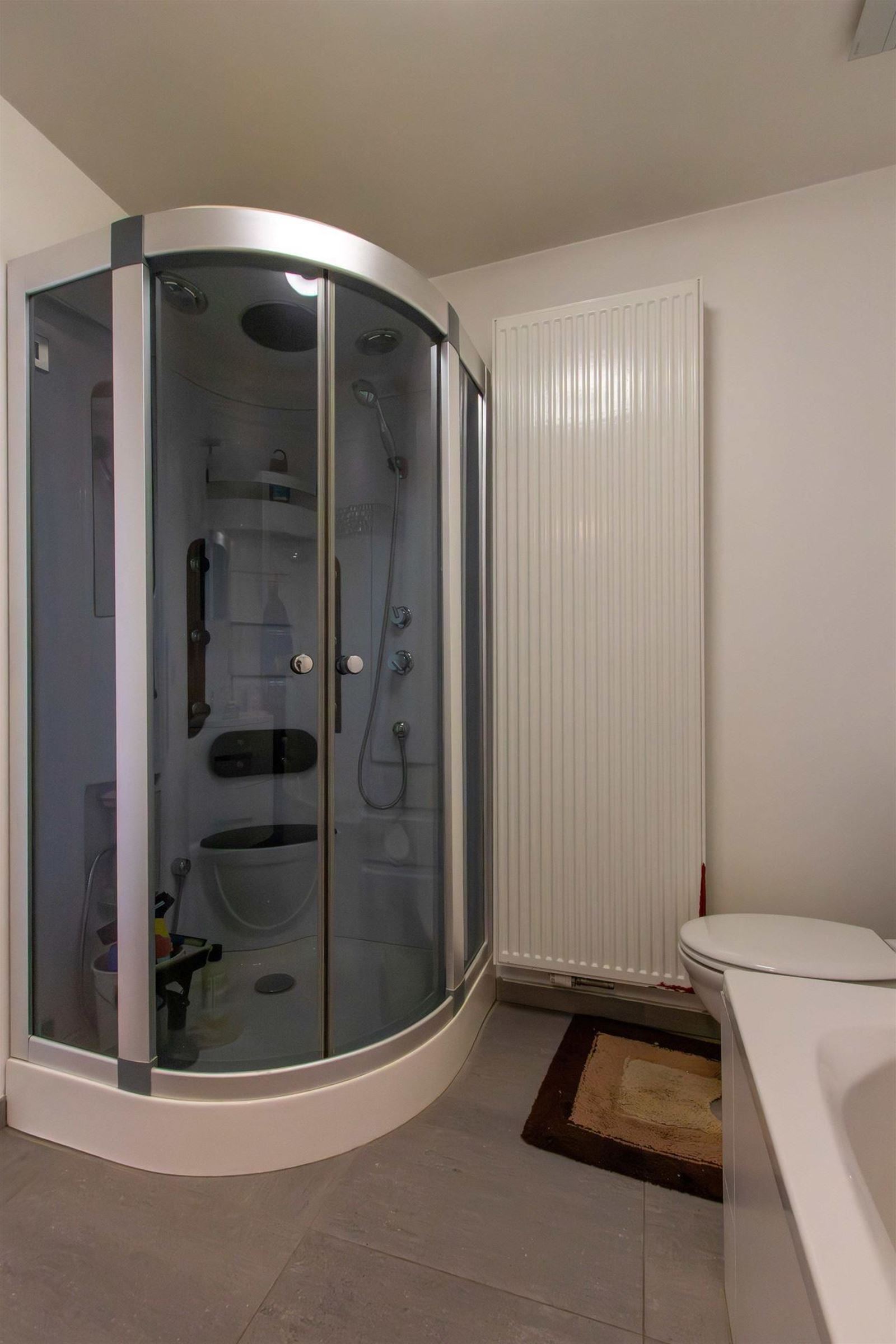 FOTO’S 20 : Duplex te 1500 HALLE (België) - Prijs &euro;&nbsp;1.025