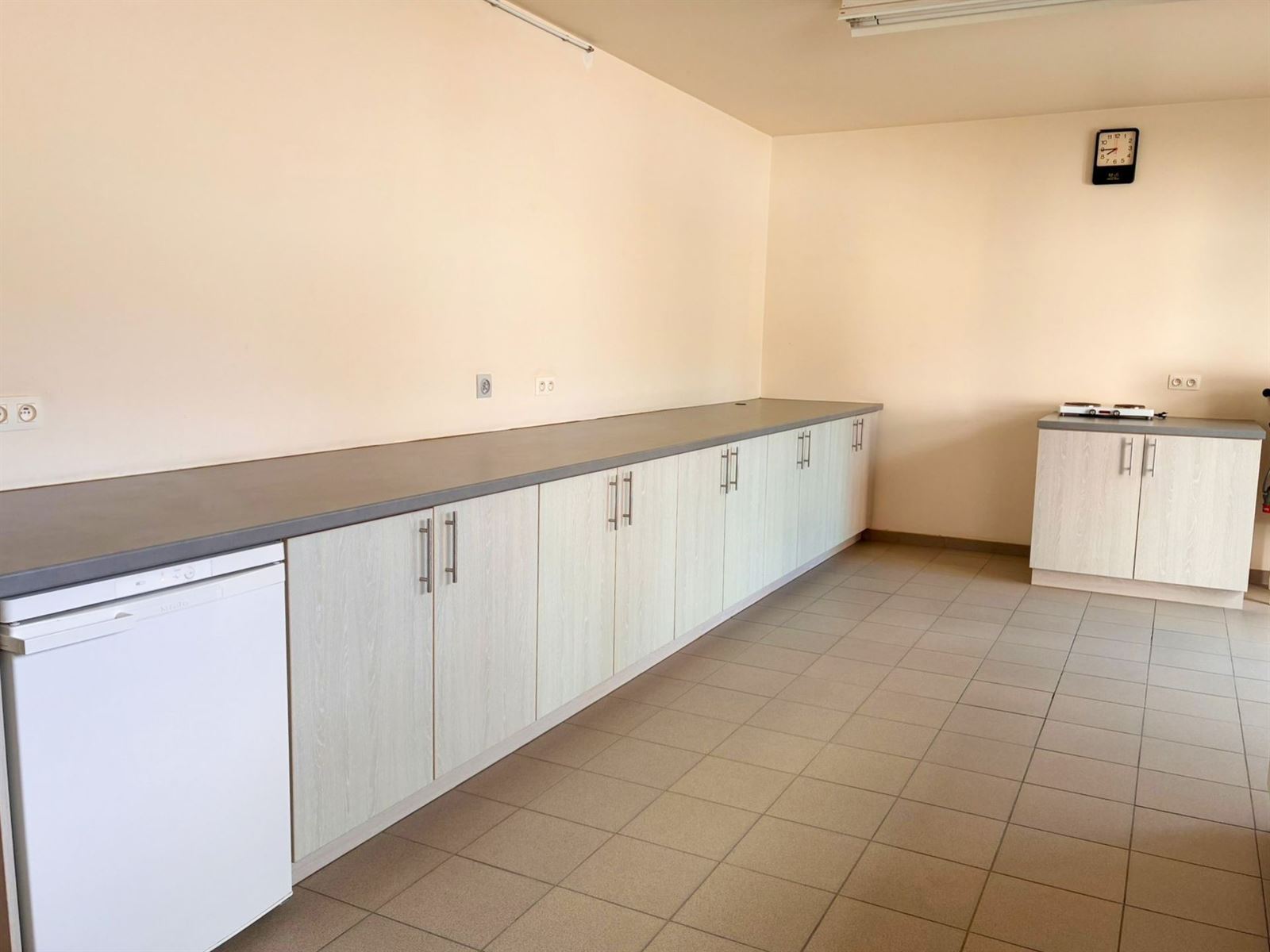 PHOTOS 8 : Entrepôt avec bureaux à 1755 PAJOTTEGEM (Belgique) - Prix 950 &euro;