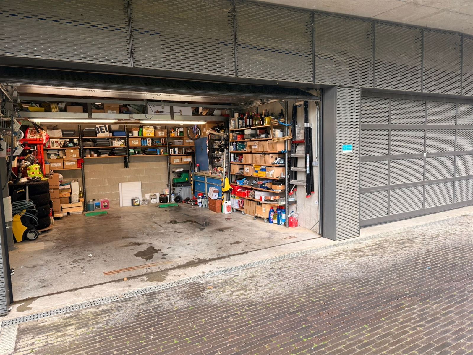 FOTO’S 2 : Garage te 1640 RHODE-SAINT-GENÈSE (België) - Prijs &euro;&nbsp;60.000