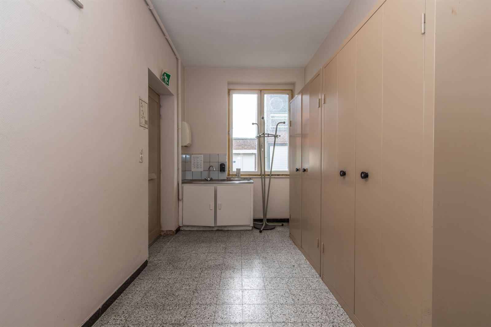 FOTO’S 12 : Kantoorruimte te 1653 DWORP (België) - Prijs &euro;&nbsp;850