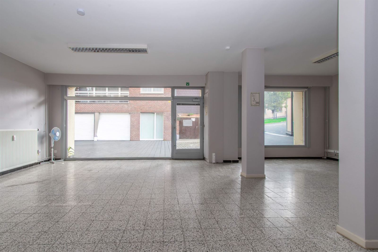 FOTO’S 8 : Kantoorruimte te 1653 DWORP (België) - Prijs &euro;&nbsp;850