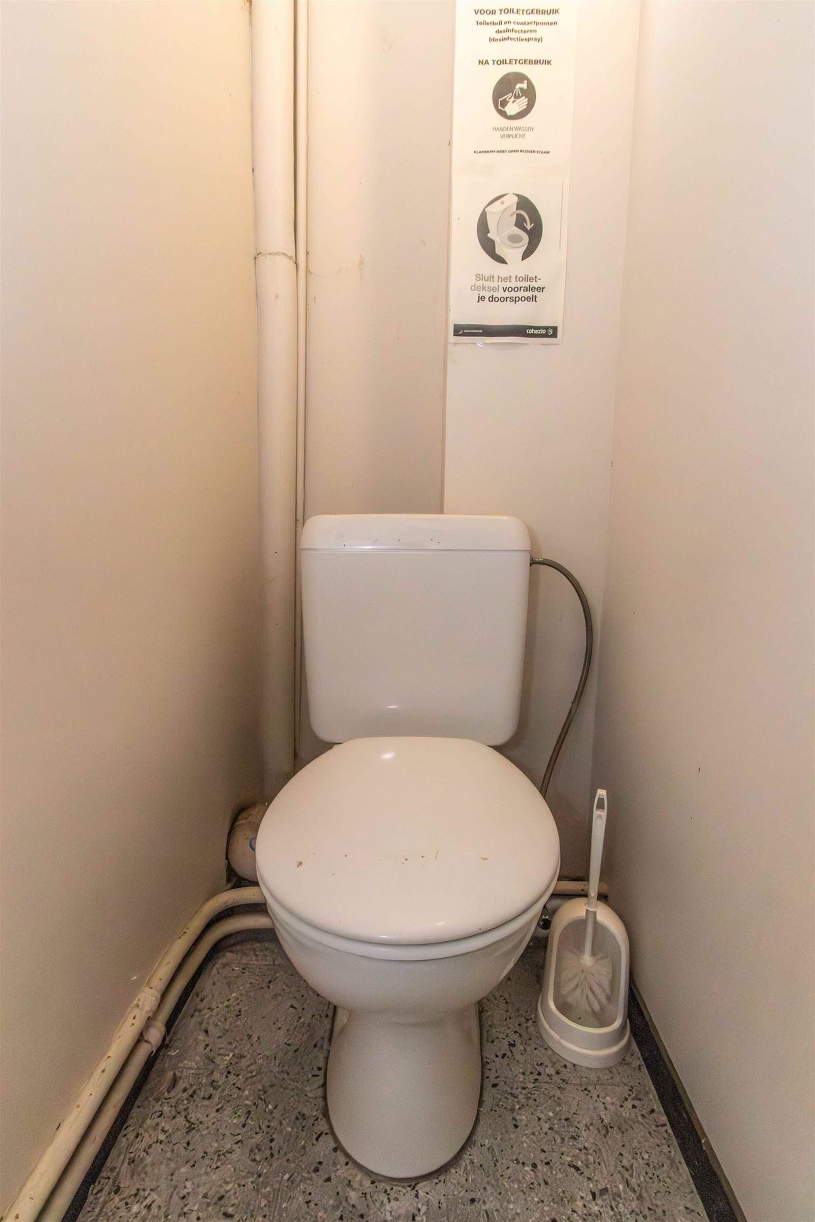 FOTO’S 14 : Kantoorruimte te 1653 DWORP (België) - Prijs &euro;&nbsp;850