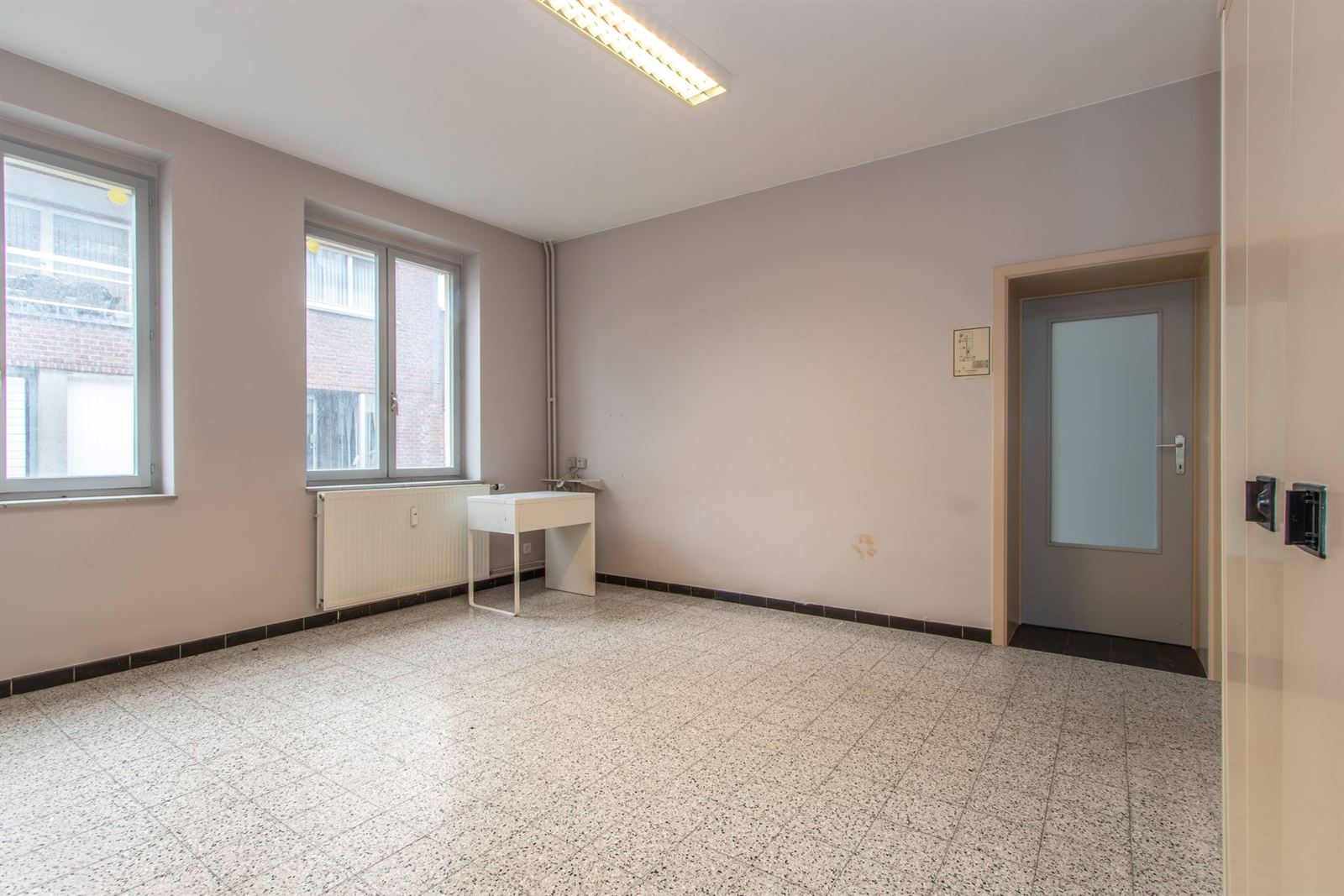 FOTO’S 11 : Kantoorruimte te 1653 DWORP (België) - Prijs &euro;&nbsp;850