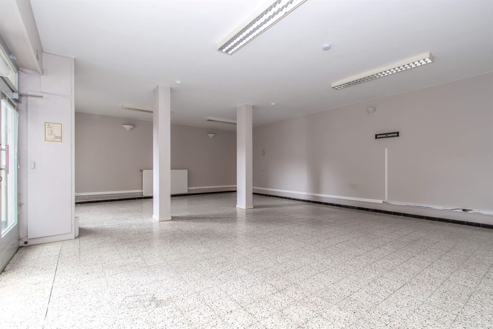 FOTO’S 3 : Kantoorruimte te 1653 DWORP (België) - Prijs &euro;&nbsp;850