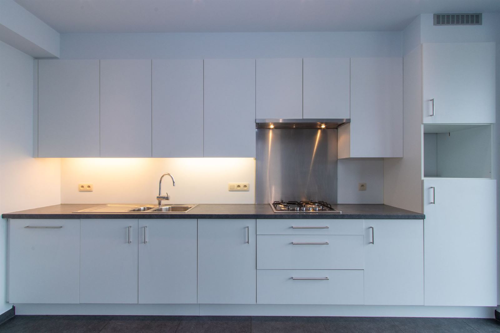 FOTO’S 3 : Appartement te 1600 SINT-PIETERS-LEEUW (België) - Prijs &euro;&nbsp;1.100