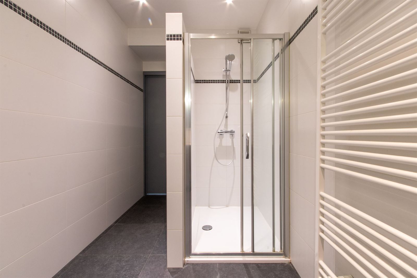 FOTO’S 11 : Appartement te 1600 SINT-PIETERS-LEEUW (België) - Prijs &euro;&nbsp;1.100