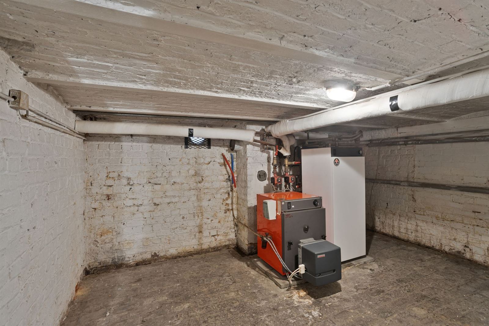 FOTO’S 29 : Gemengd gebouw te 1653 DWORP (België) - Prijs &euro;&nbsp;680.000