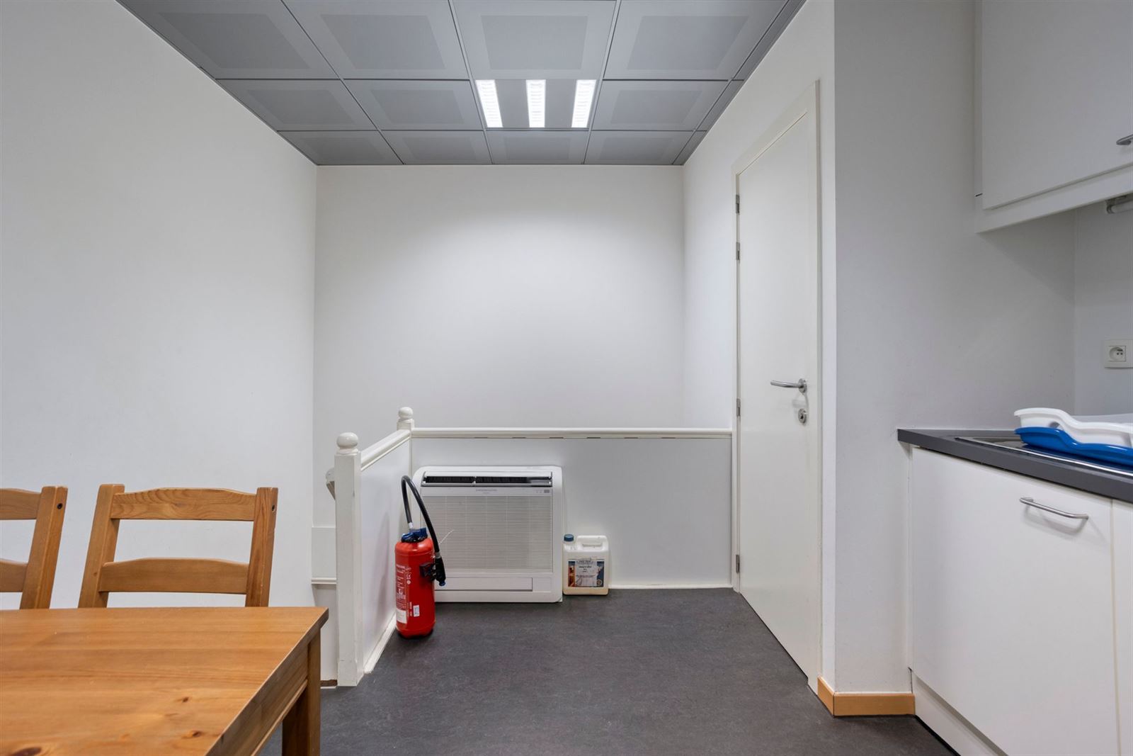 FOTO’S 23 : Kantoorruimte te 1600 SINT-PIETERS-LEEUW (België) - Prijs &euro;&nbsp;275.000