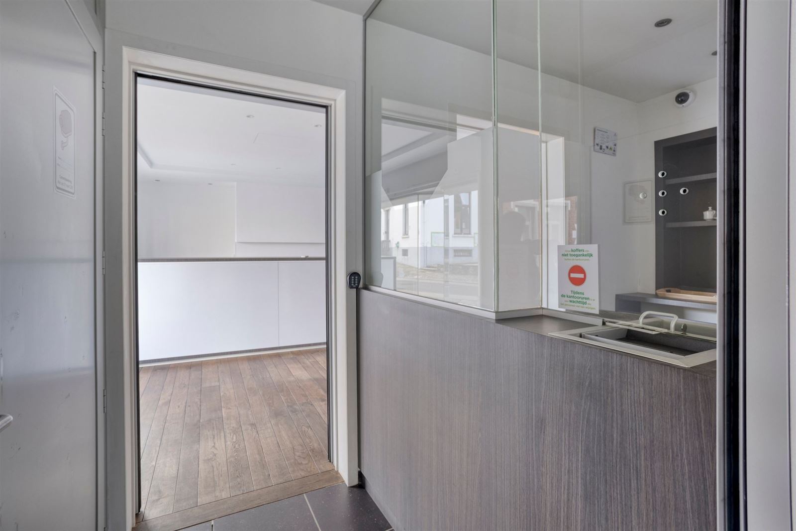 FOTO’S 5 : Kantoorruimte te 1600 SINT-PIETERS-LEEUW (België) - Prijs &euro;&nbsp;275.000