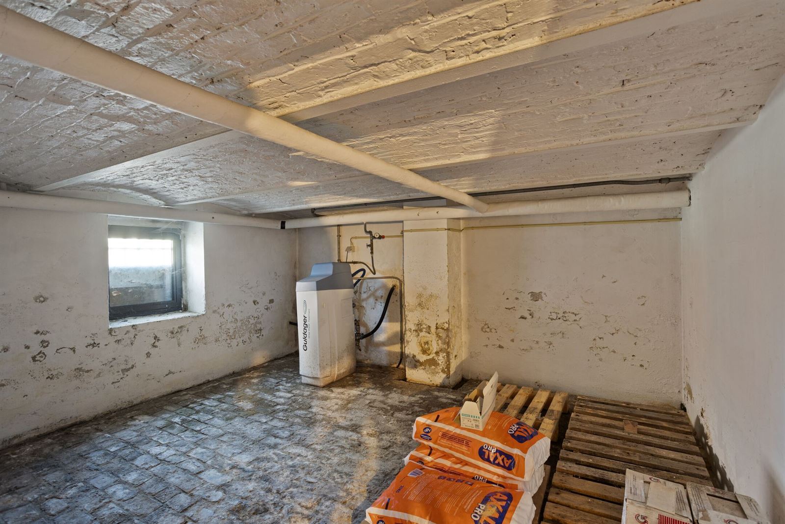 FOTO’S 28 : Gemengd gebouw te 1653 DWORP (België) - Prijs &euro;&nbsp;680.000