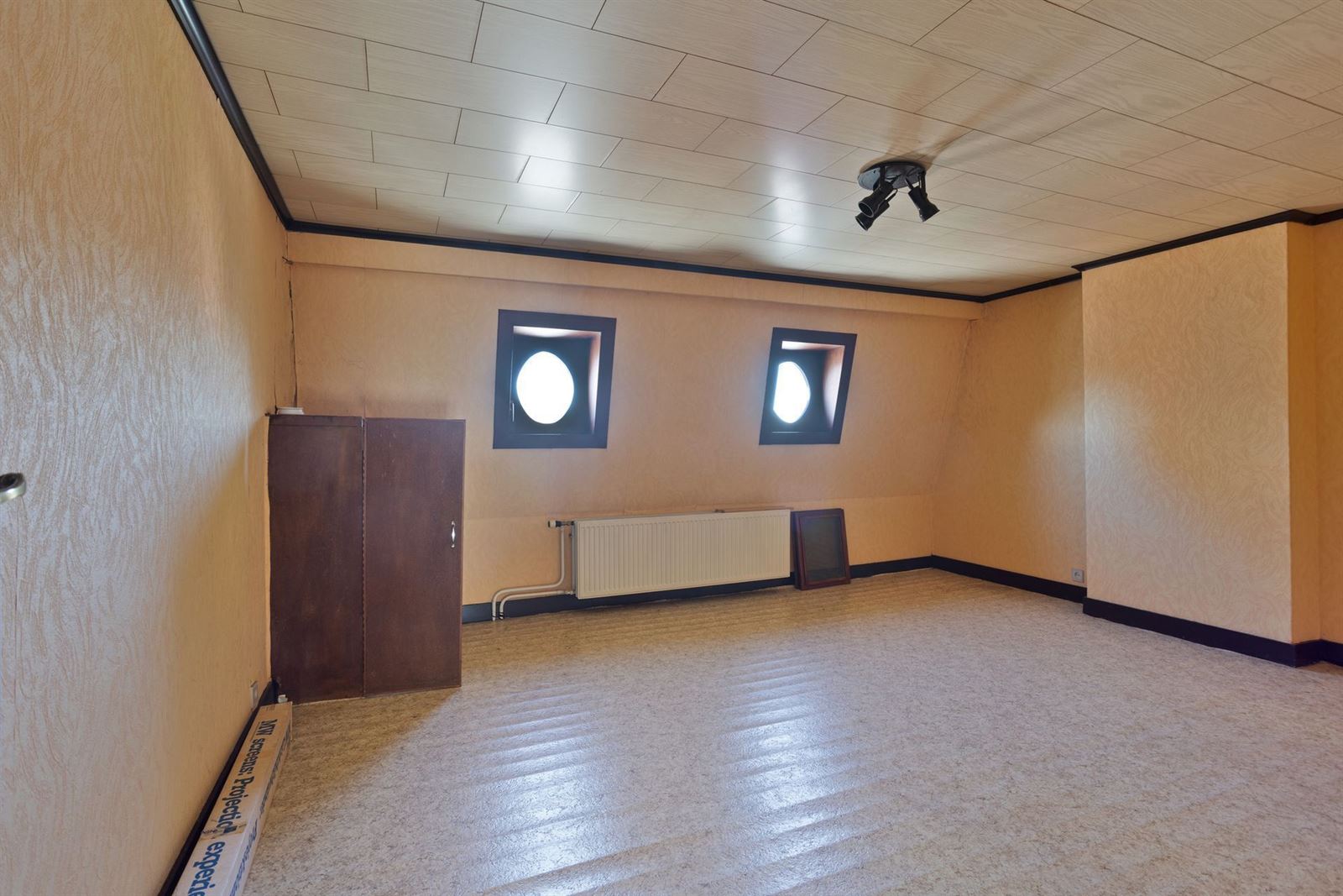 FOTO’S 23 : Gemengd gebouw te 1653 DWORP (België) - Prijs &euro;&nbsp;680.000
