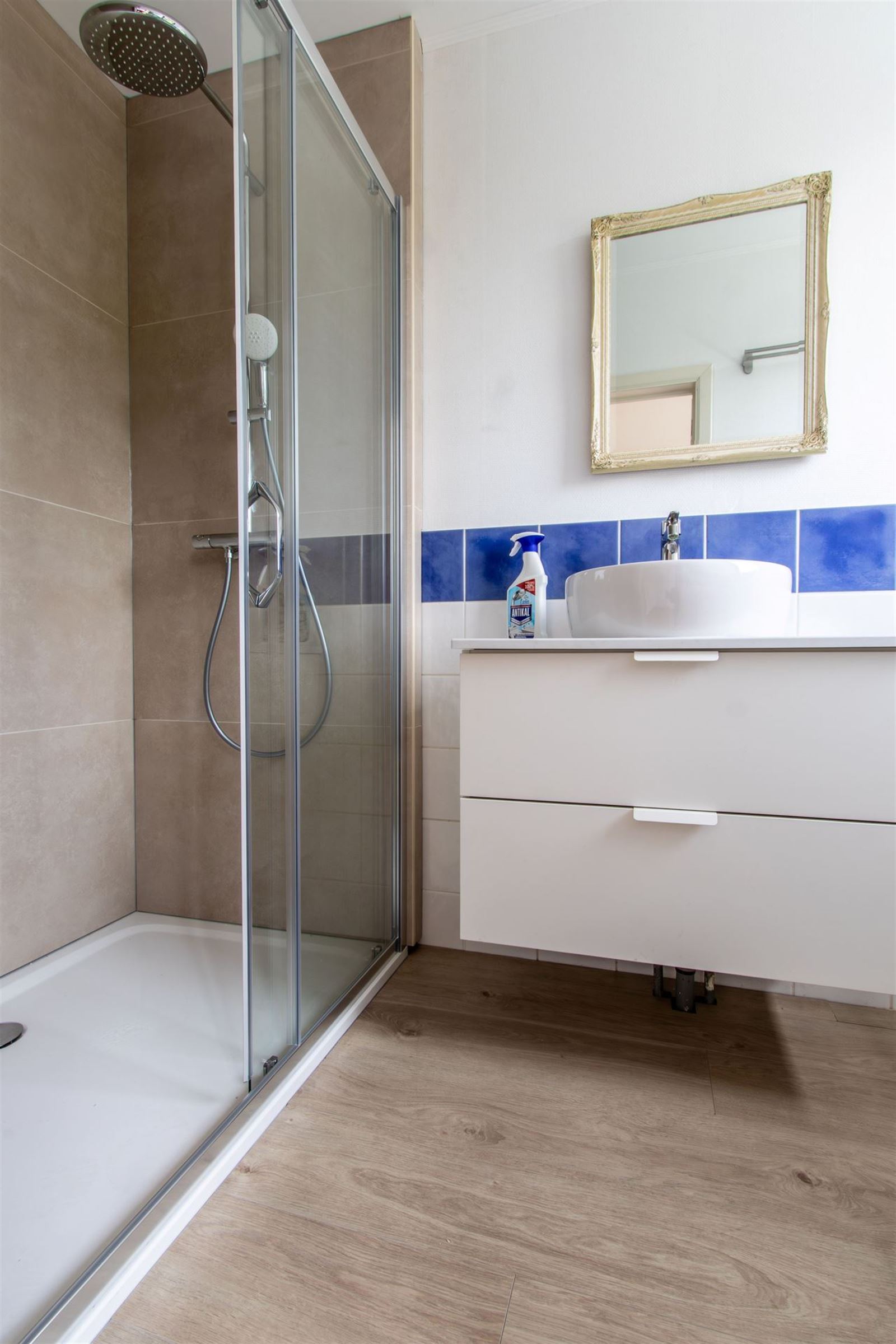 PHOTOS 11 : Maison à 1630 LINKEBEEK (Belgique) - Prix 1.700 &euro;