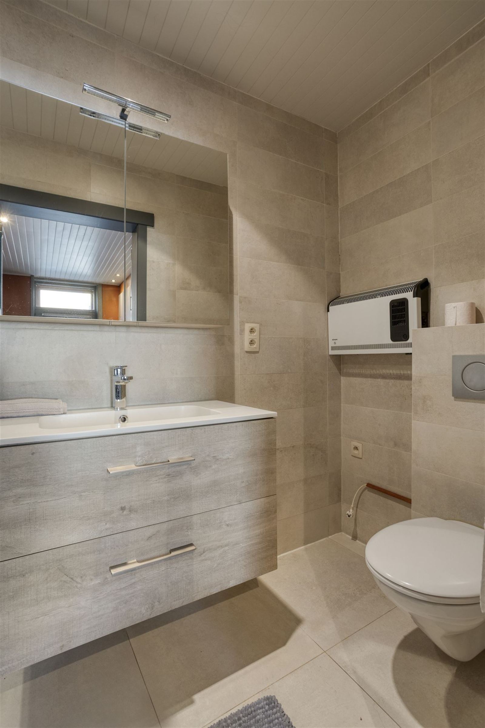 FOTO’S 8 : Woning te 1750 SINT-MARTENS-LENNIK (België) - Prijs &euro;&nbsp;1.200