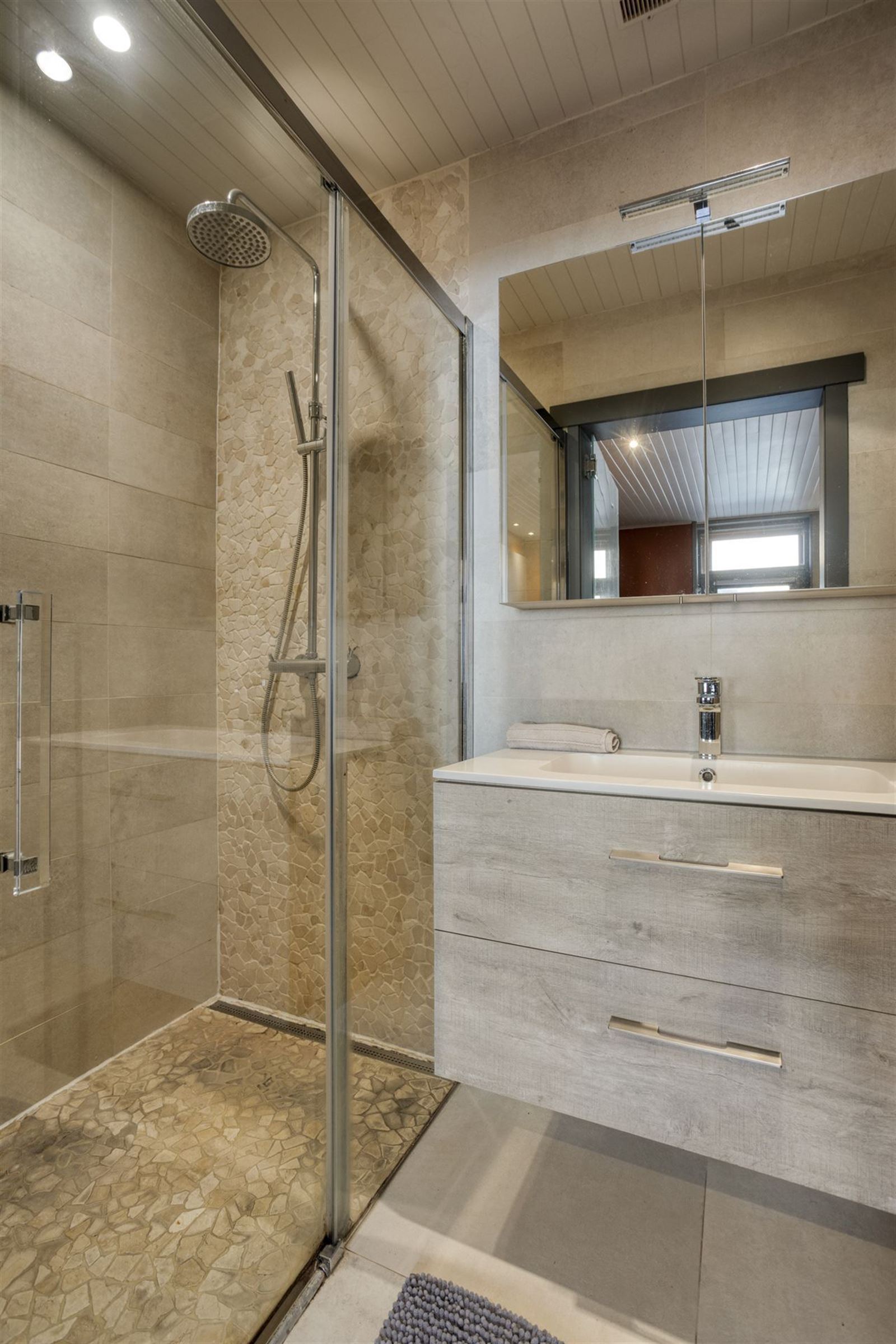 FOTO’S 9 : Woning te 1750 SINT-MARTENS-LENNIK (België) - Prijs &euro;&nbsp;1.200