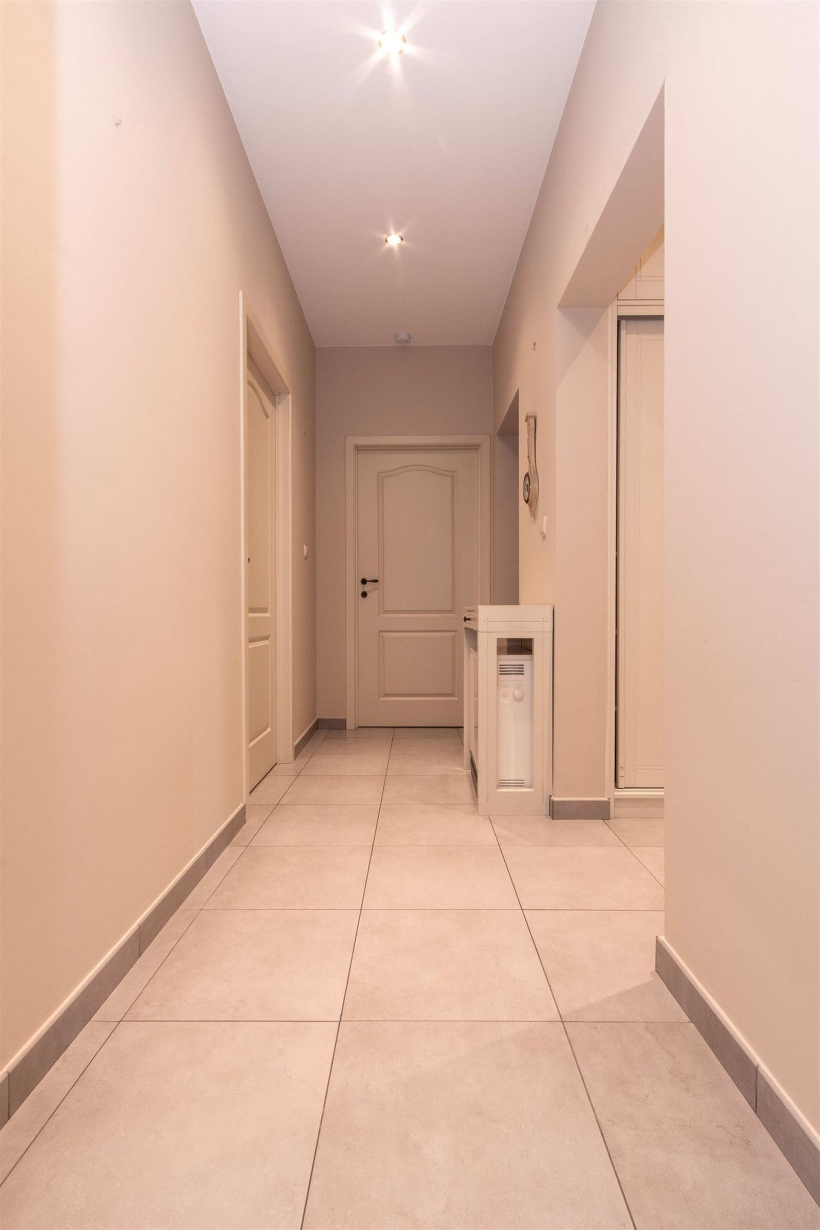 PHOTOS 13 : Appartement à 1600 SINT-PIETERS-LEEUW (Belgique) - Prix 1.300 &euro;