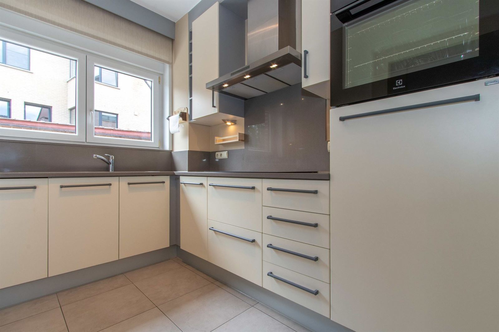 PHOTOS 12 : Appartement à 1600 SINT-PIETERS-LEEUW (Belgique) - Prix 1.300 &euro;