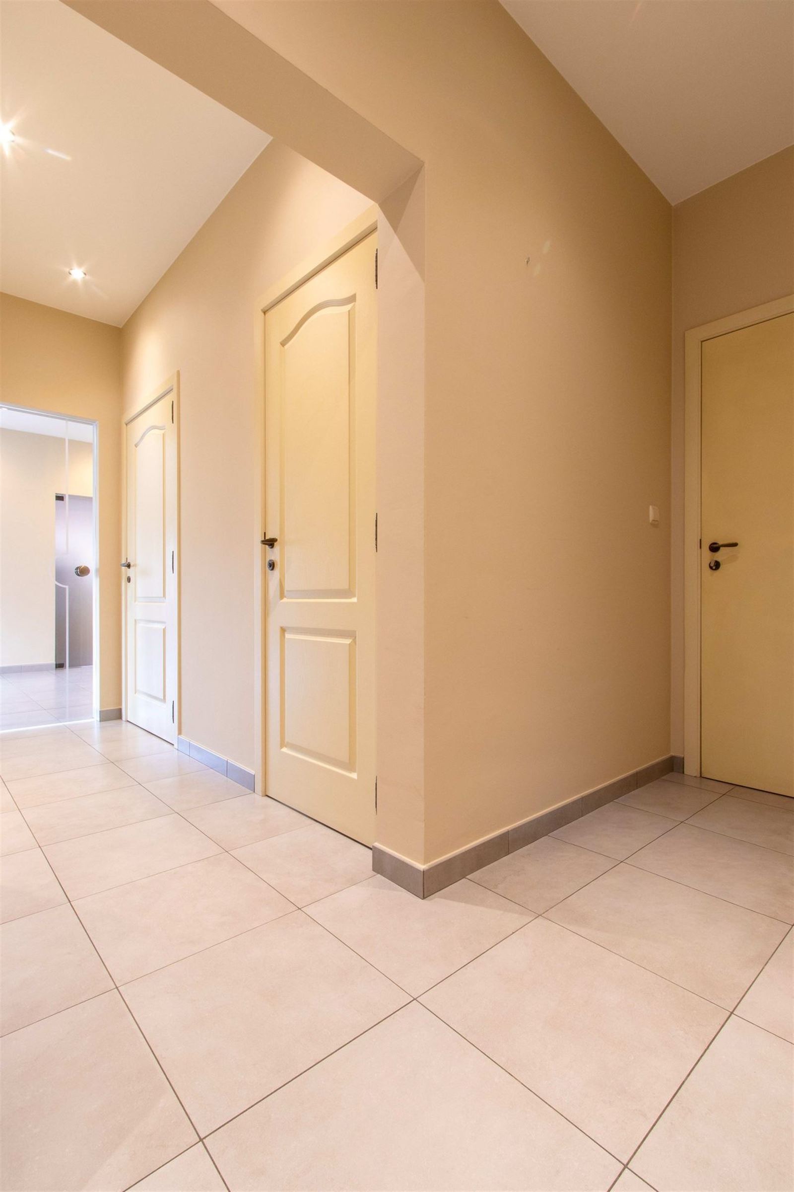 PHOTOS 4 : Appartement à 1600 SINT-PIETERS-LEEUW (Belgique) - Prix 1.300 &euro;