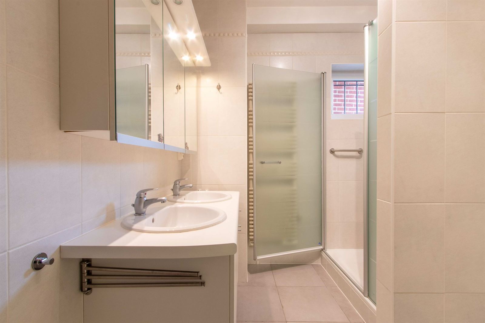 PHOTOS 20 : Appartement à 1600 SINT-PIETERS-LEEUW (Belgique) - Prix 1.300 &euro;