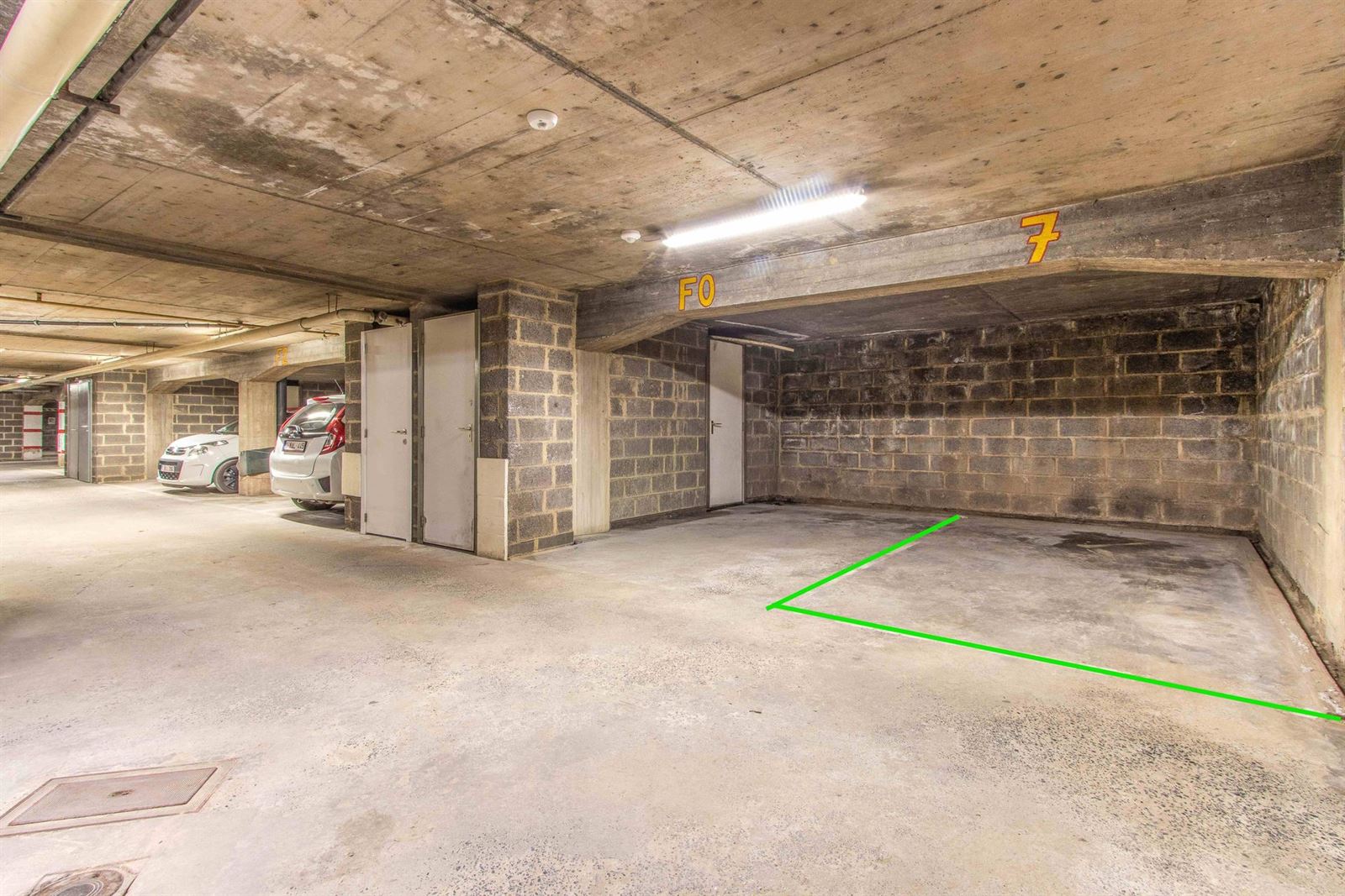 FOTO’S 1 : Ondergrondse autostaanplaats te 1600 SINT-PIETERS-LEEUW (België) - Prijs &euro;&nbsp;19.000