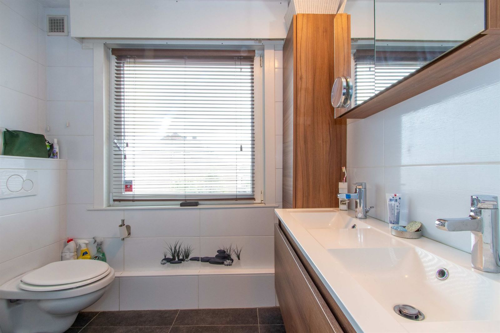 FOTO’S 16 : Woning te 1600 SINT-PIETERS-LEEUW (België) - Prijs &euro;&nbsp;1.800