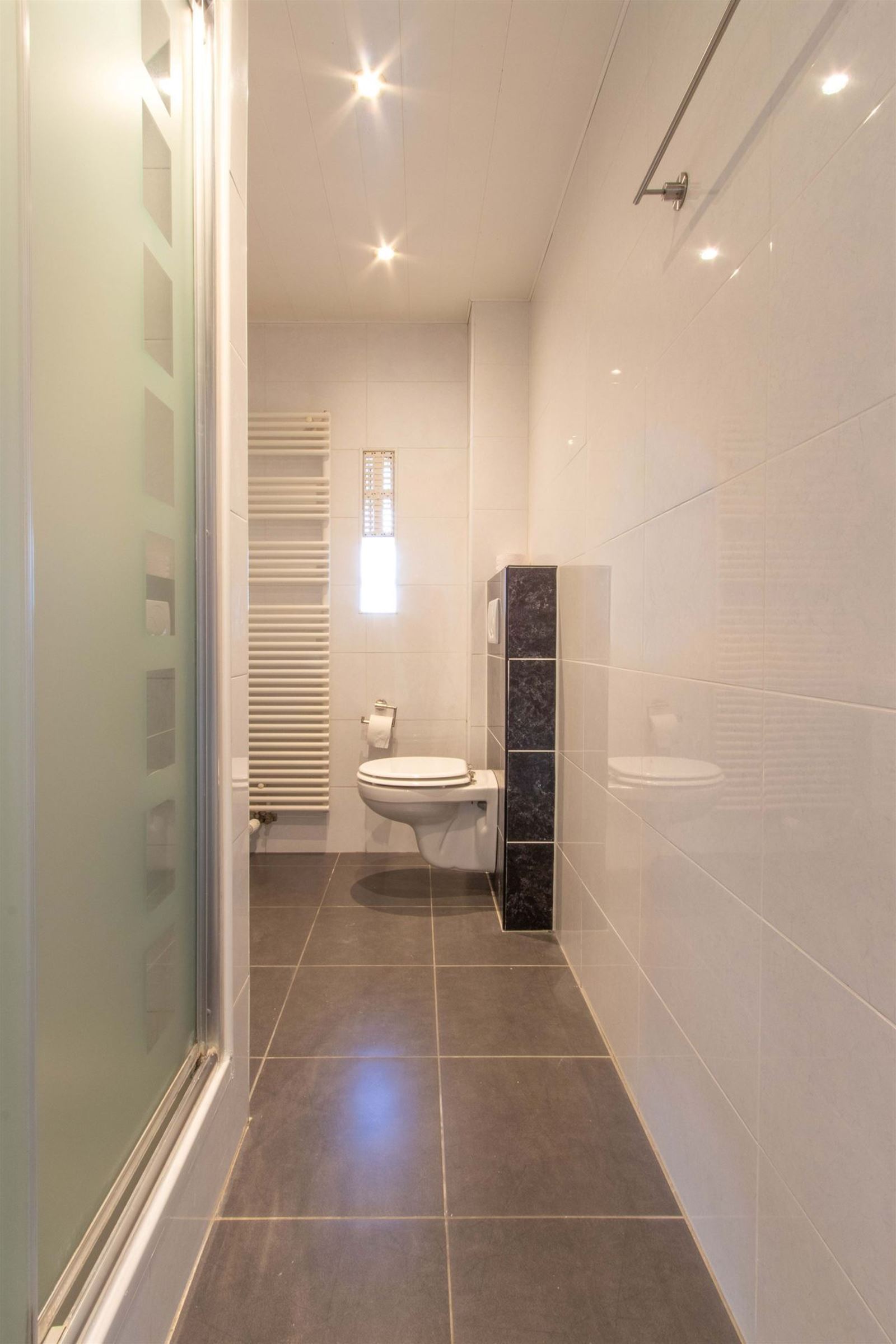 FOTO’S 8 : Appartement te 1654 HUIZINGEN (België) - Prijs &euro;&nbsp;1.100