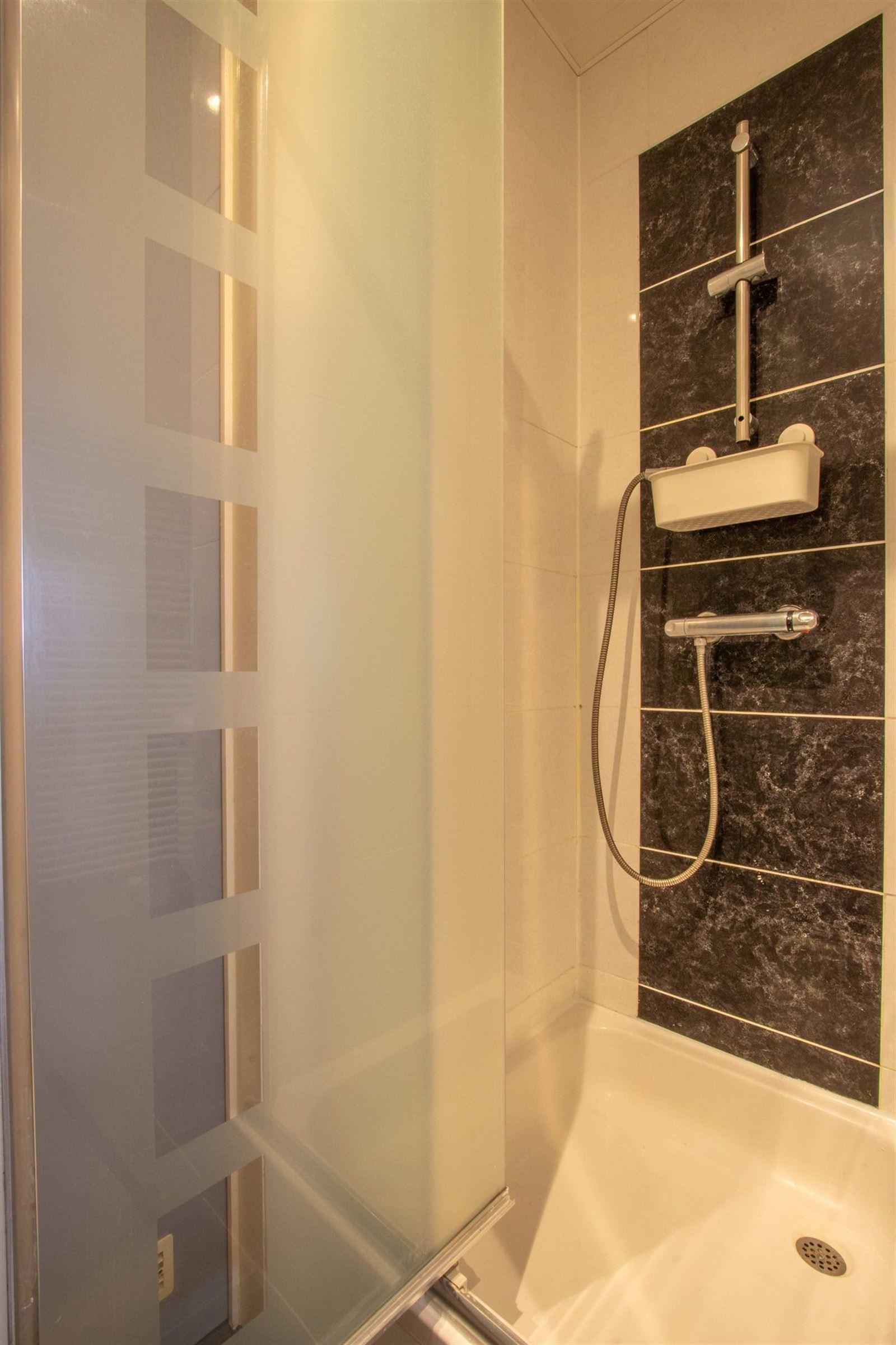 FOTO’S 9 : Appartement te 1654 HUIZINGEN (België) - Prijs &euro;&nbsp;1.100