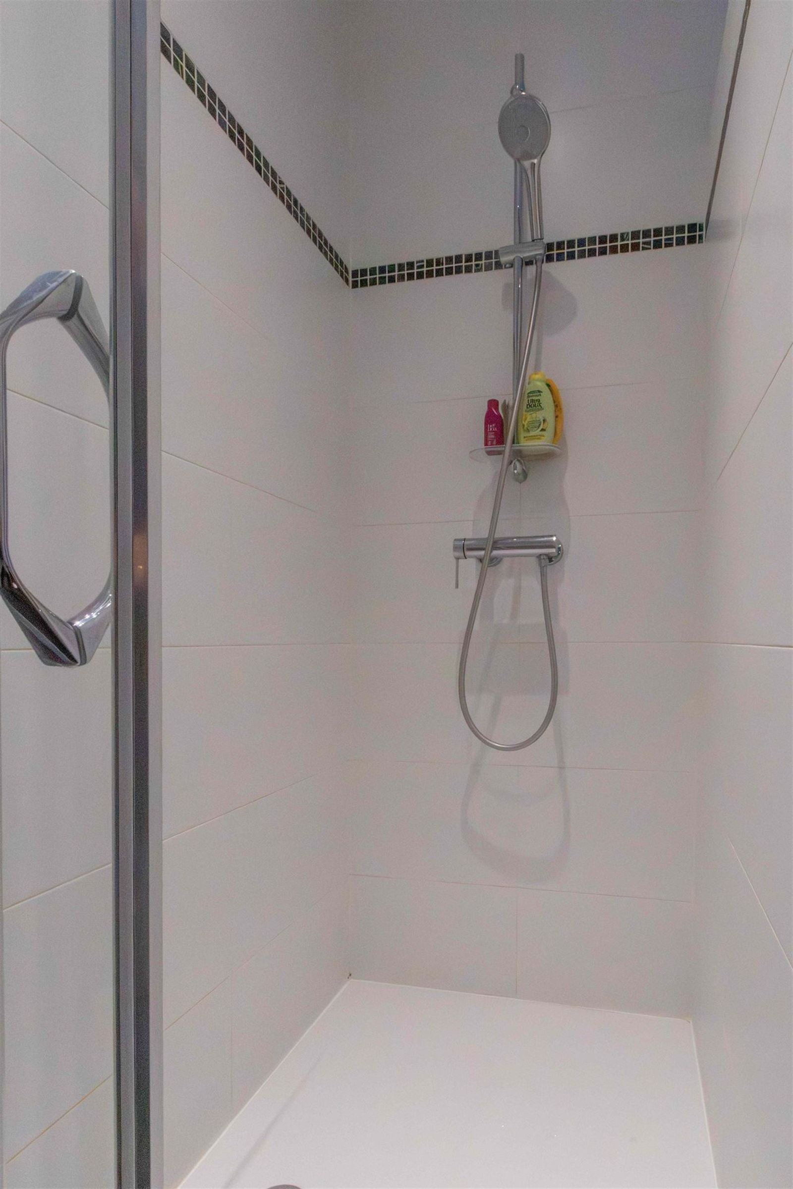 FOTO’S 9 : Appartement te 1600 SINT-PIETERS-LEEUW (België) - Prijs &euro;&nbsp;930
