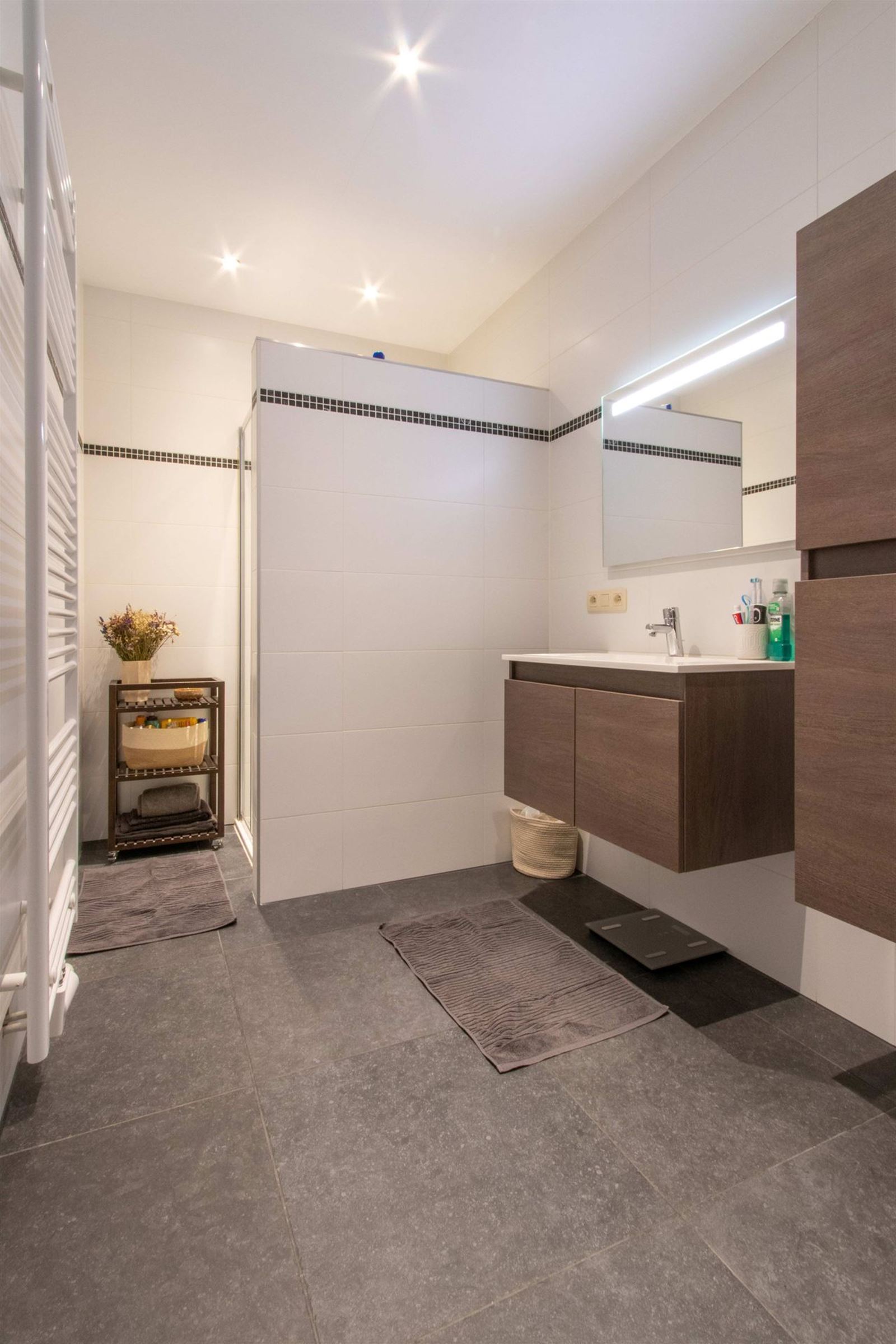 FOTO’S 8 : Appartement te 1600 SINT-PIETERS-LEEUW (België) - Prijs &euro;&nbsp;930