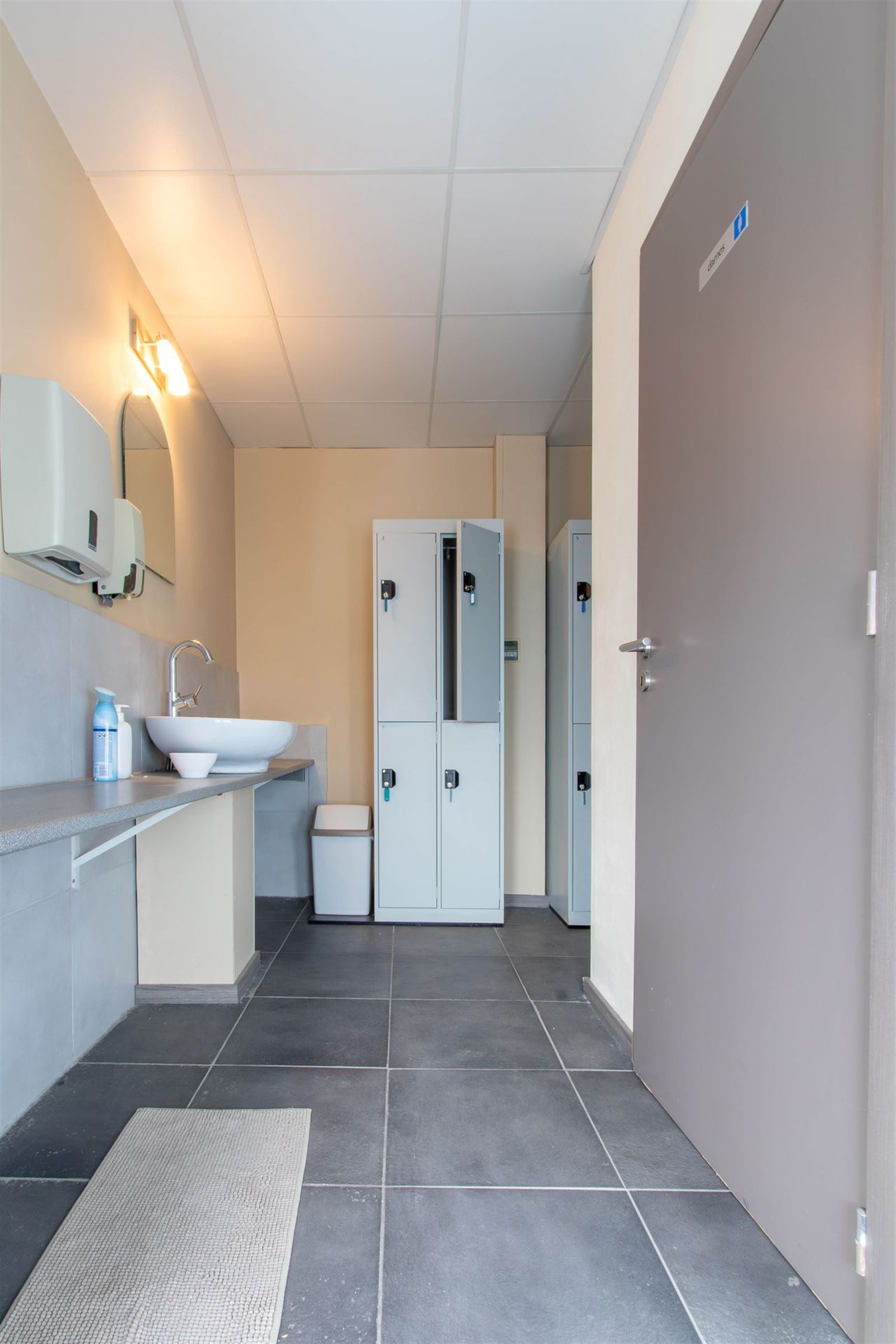 FOTO’S 13 : Handelspand te 1600 SINT-PIETERS-LEEUW (België) - Prijs &euro;&nbsp;1.950
