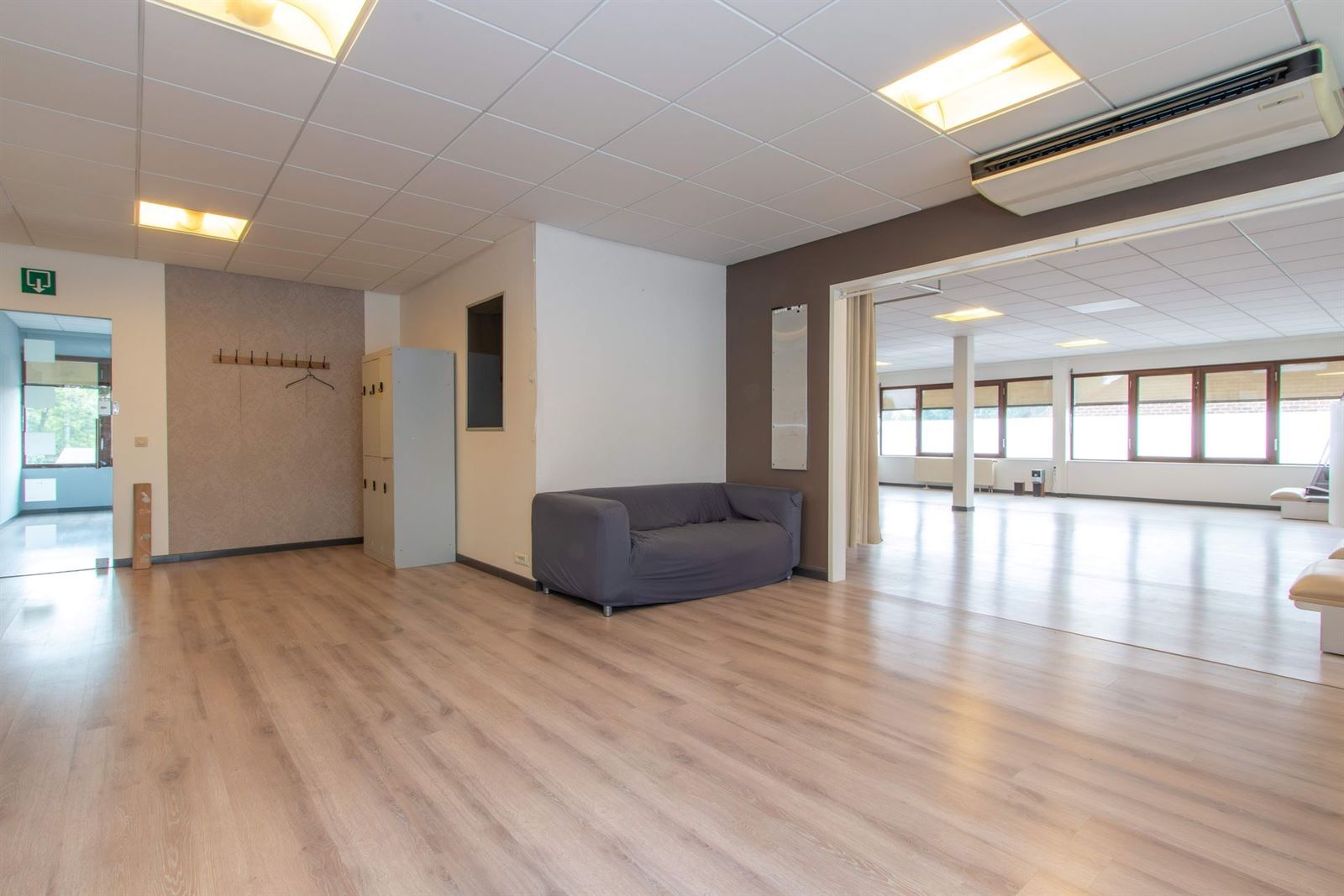 FOTO’S 11 : Handelspand te 1600 SINT-PIETERS-LEEUW (België) - Prijs &euro;&nbsp;1.950