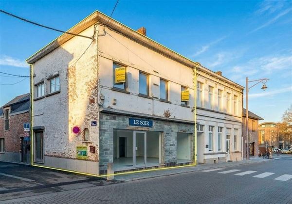 Bel app. en triplex de 219m² avec possibilité de faire un commerce au rez - Faire offre à partir de 260.000€