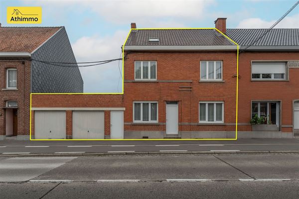 Belle maison de ville 3 chambres avec 2 garages et grand jardin - Faire offre àpd : 260.000€