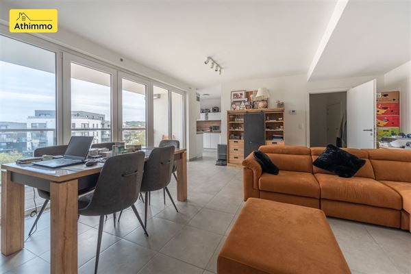 Appartement 2 chambres, balcon et emplacement de parking.  Faire offre àpd 270.000 €