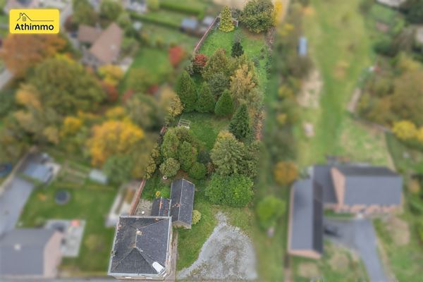 Maison villageoise de caractère avec annexes sur un terrain arboré de 25 ares. Faire offre àpd 245.000 €