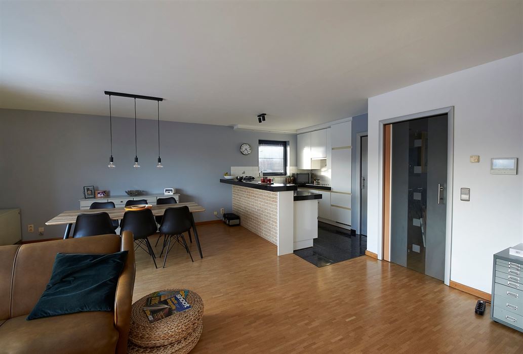 2 slpk-app met groot zonneterras en berging 1 en garagebox 2