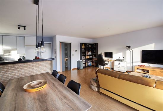 2 slpk-app met groot zonneterras en berging 1 en garagebox 2