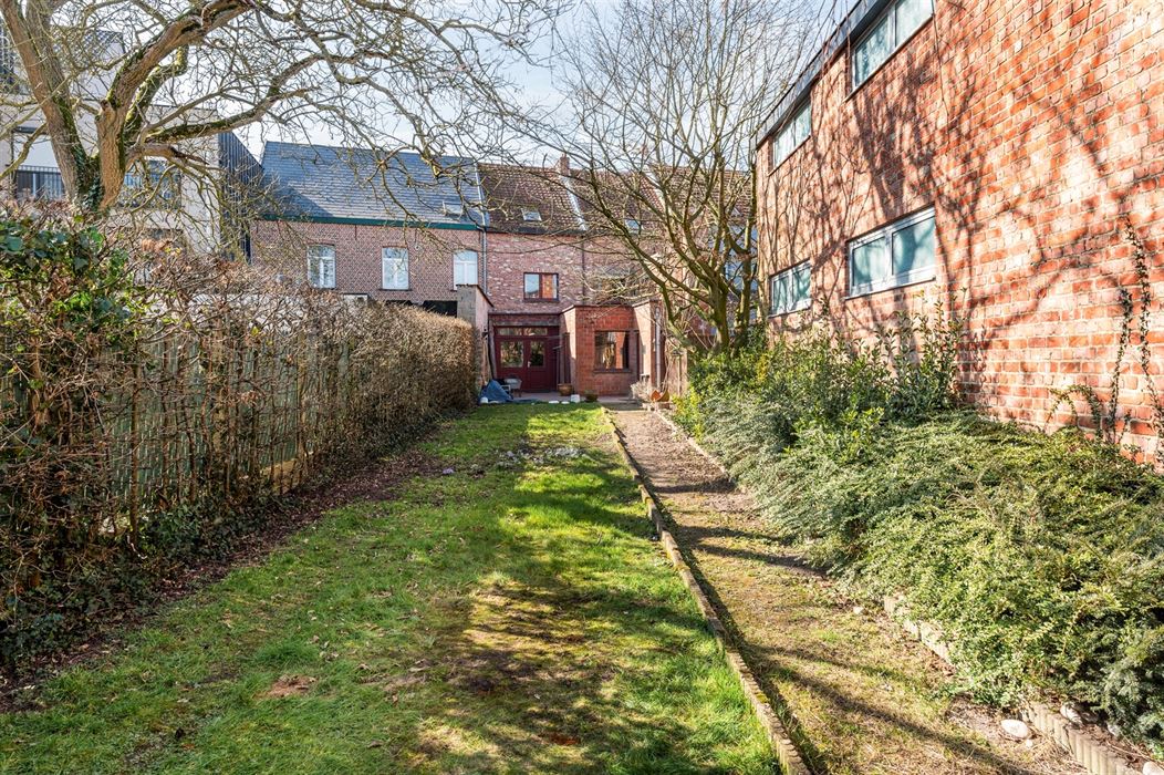 RUIME 5-SLPK-WONING MET GROTE TUIN