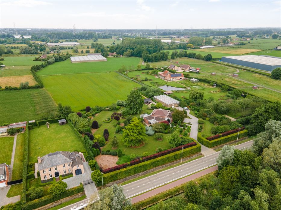 PRACHTIGE VILLA TE KOOP IN EEN OASE VAN GROEN