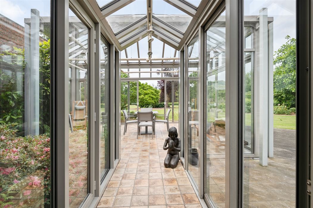 PRACHTIGE VILLA TE KOOP IN EEN OASE VAN GROEN